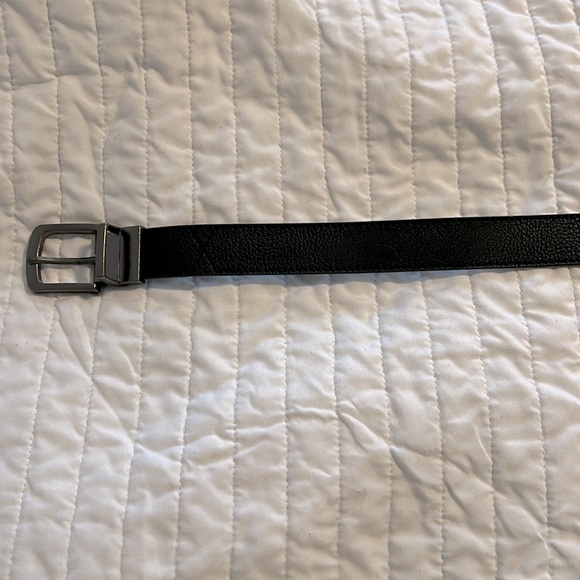 LEATHER BELT•BLACK/BROWN REVERSIBLE LEATHER BELT•NEW CONDITION•30” FROM BUCKLE - Picture 4 of 7